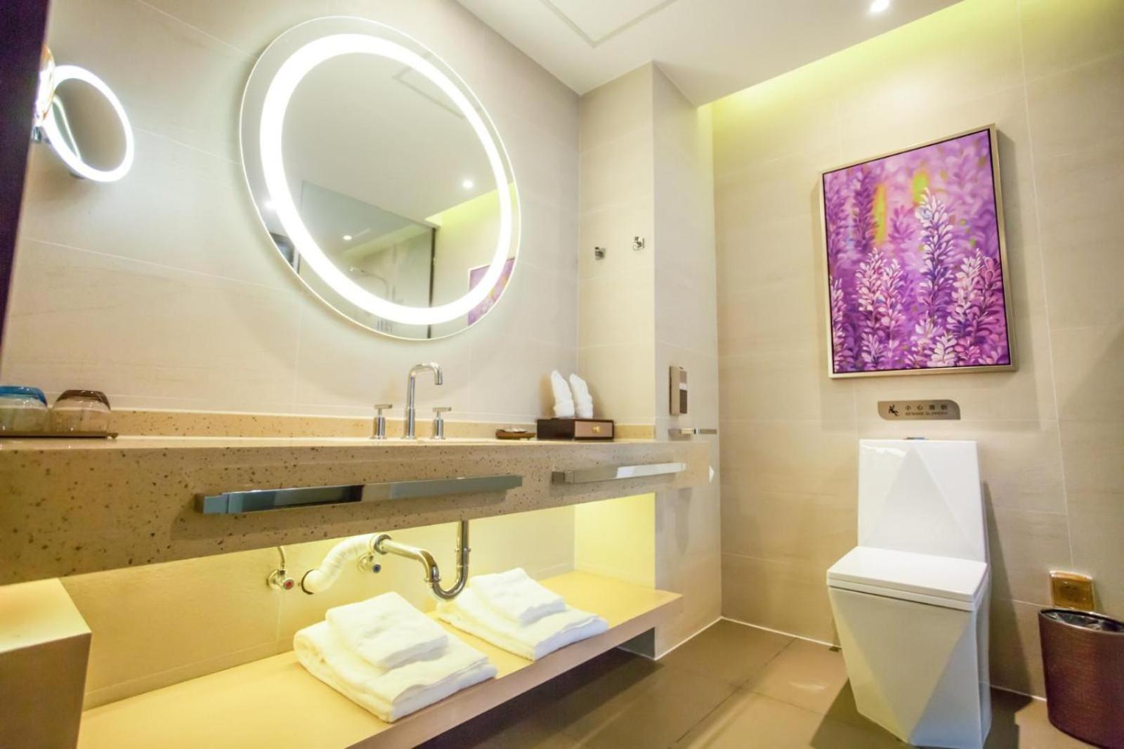 Lavande Hotel (Xuzhou East High-speed Railway Station Jinshanqiao Development Zone) 53/55