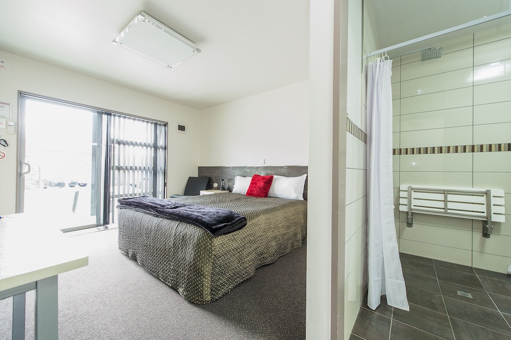 151 On London Motel 10/42