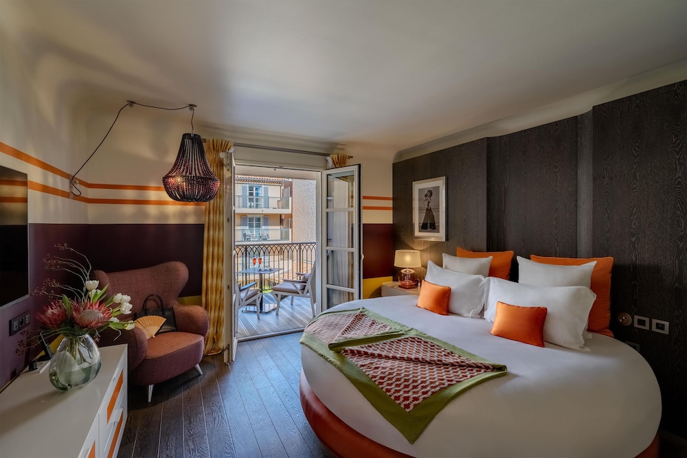 Room, Round Bed, Queen Bed, Patio, Terrace، Paris Saint Tropez 2/4