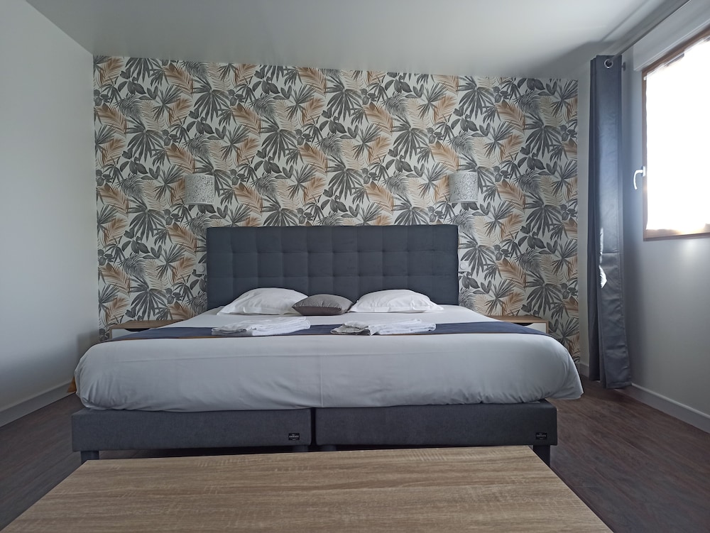 Brit Hotel Guingamp L Armor 17/50