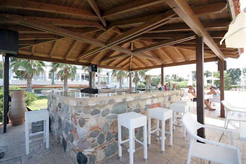 Irina Beach Hotel 49/68