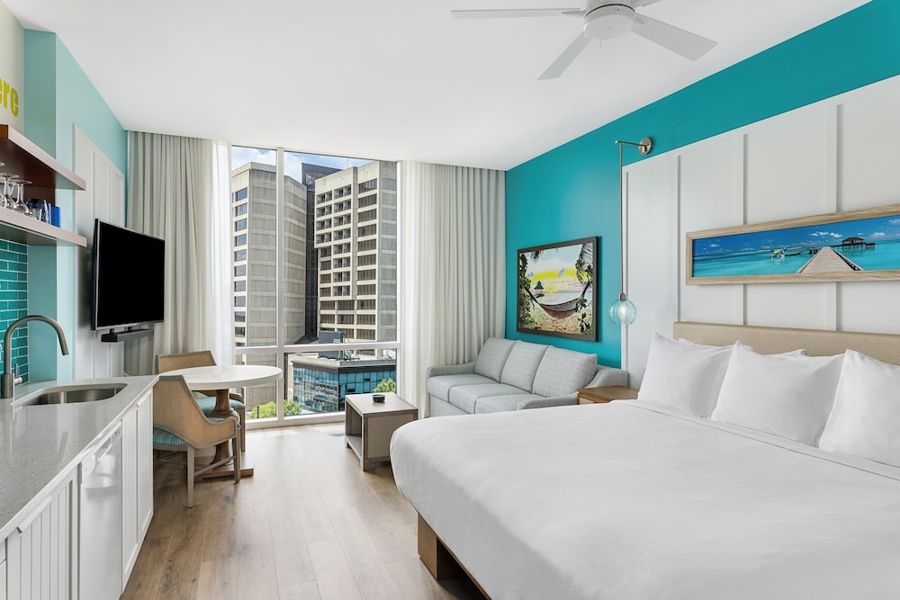 DELUXE, STUDIO, SUITE, KITCHENETTE