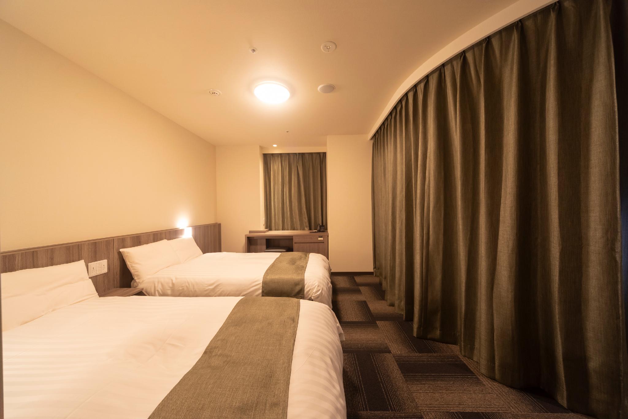 Semi Room, 2 Semi Double Beds, Corner