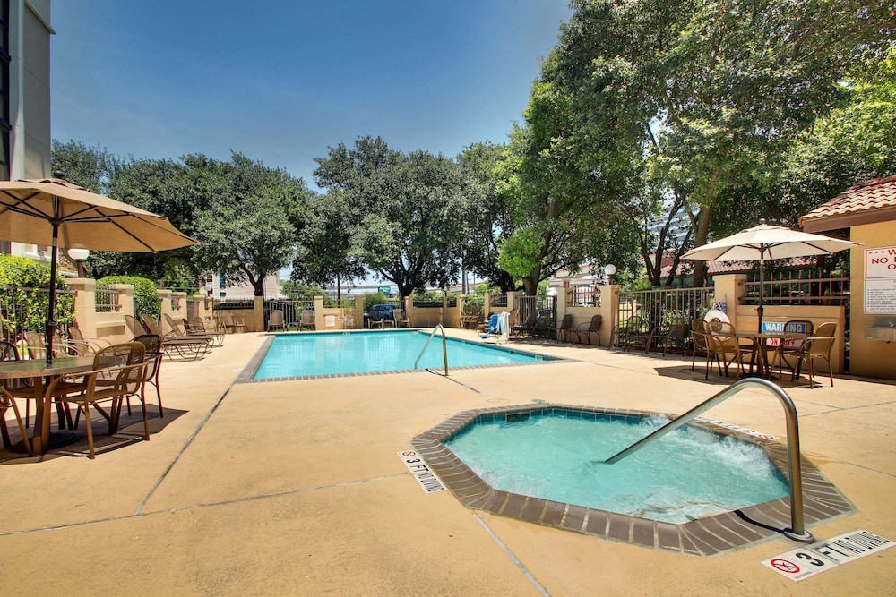 Drury Plaza Hotel San Antonio Airport 45/50