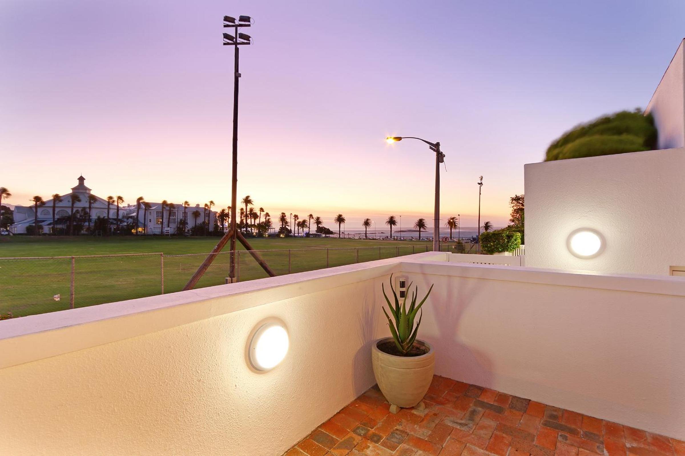Camps Bay Beach Apartment 6/20