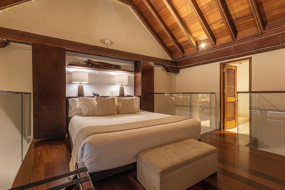 Ananda Hotel Boutique 20/70