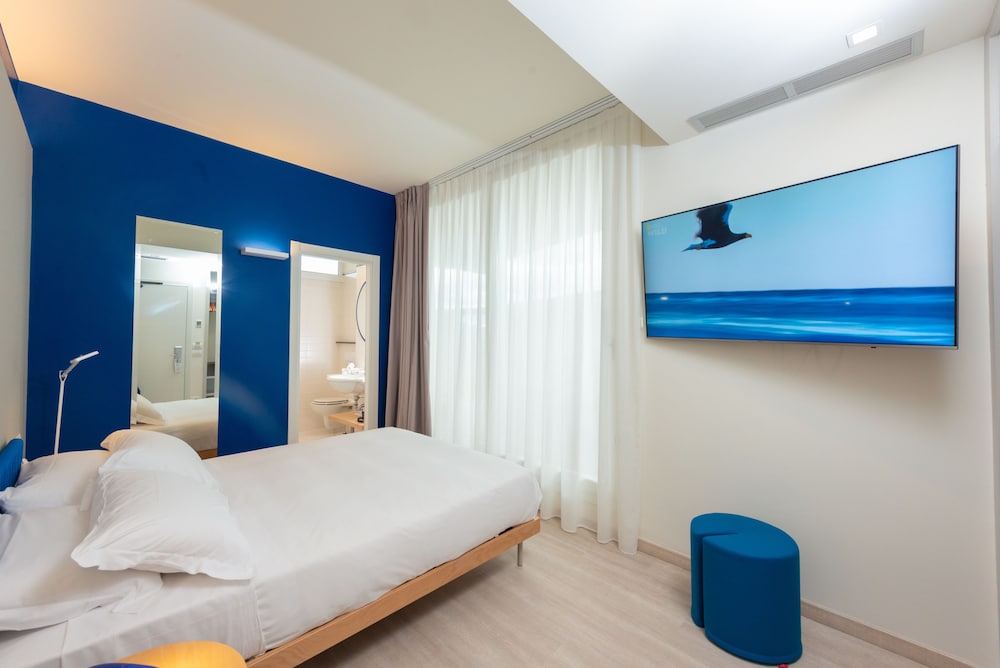 EXCLUSIVE, QUEEN BED, SEA VIEW