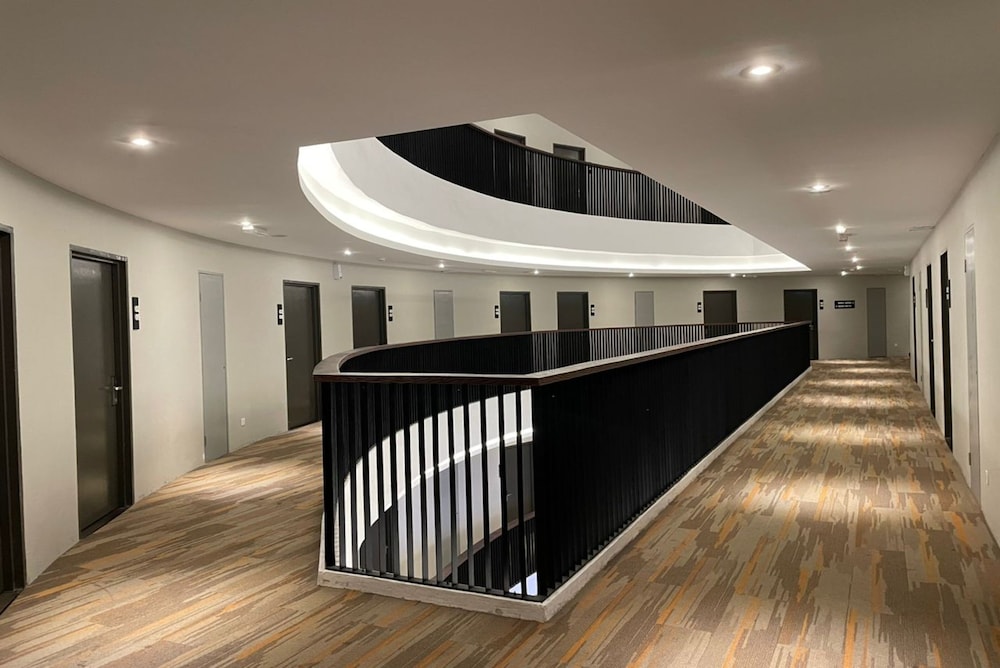 Roxy Hotel Serian 10/40