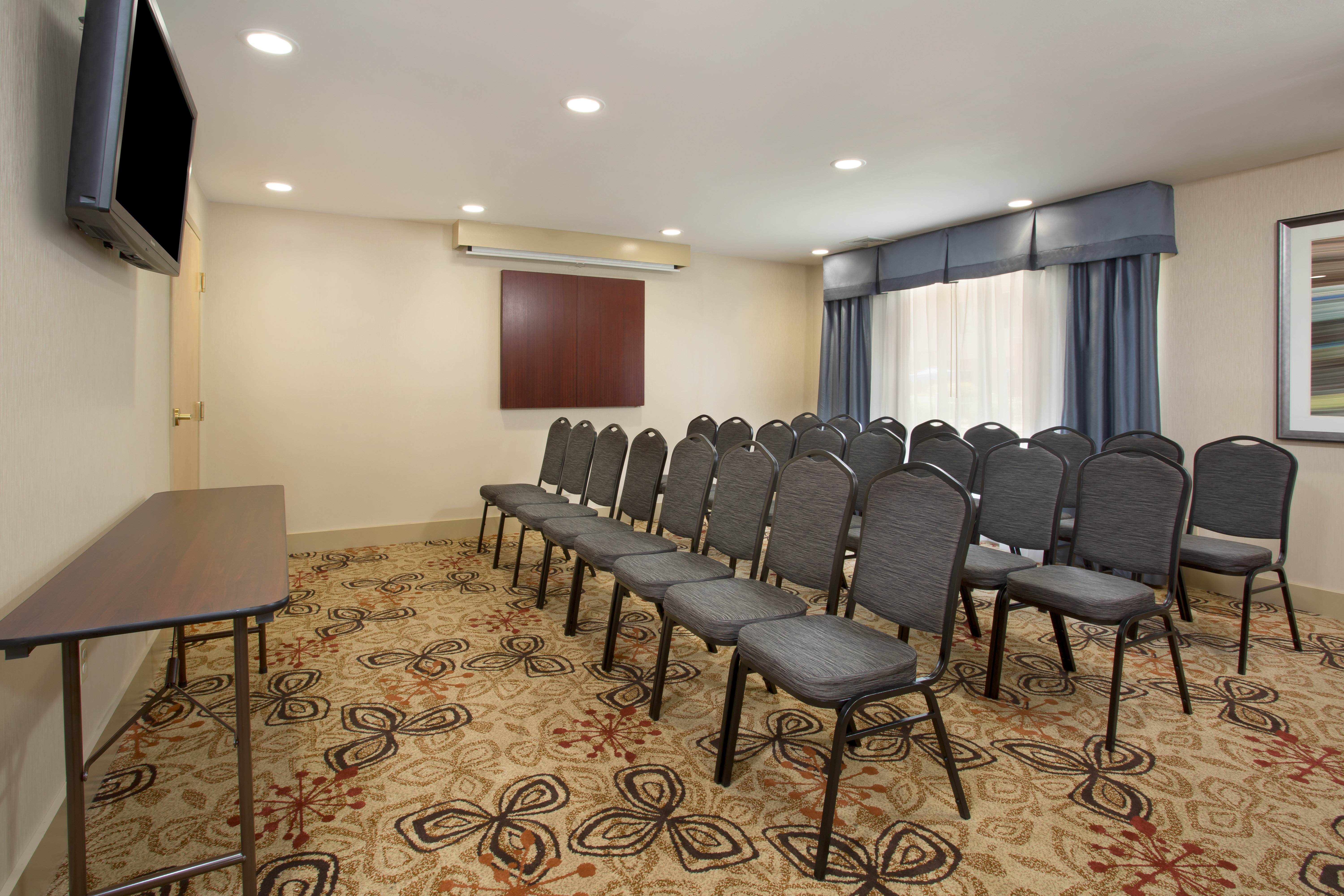 Holiday Inn Express Berea 35/44