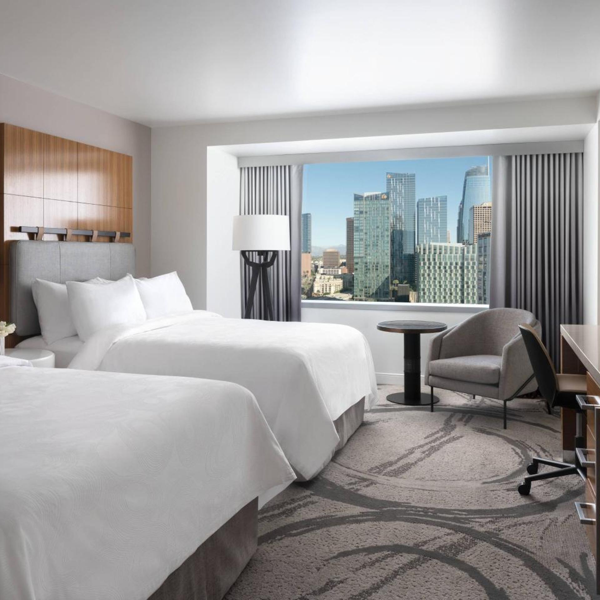 Room, King Bed, Queen Bed, City View, Bathtub, Accessible