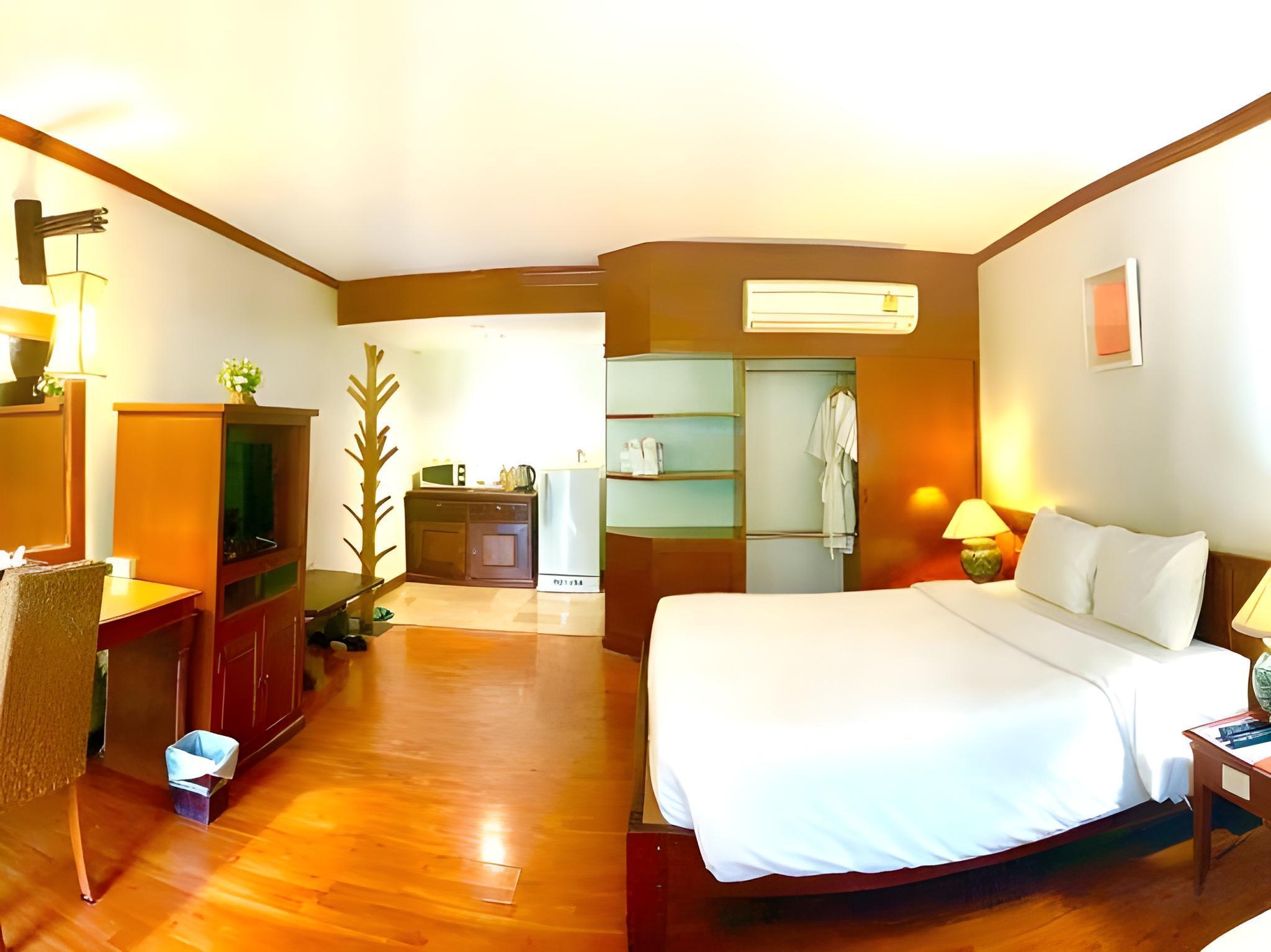 RACHAWADEE RESORT & HOTEL 10/30
