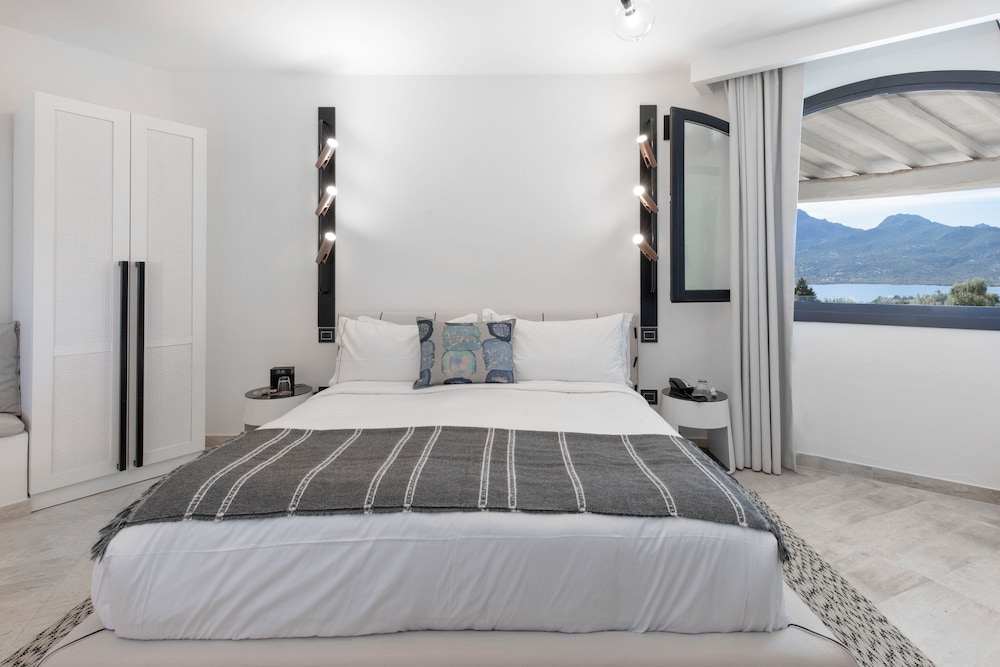 Sulia House Porto Rotondo, Curio Collection by Hilton 26/99