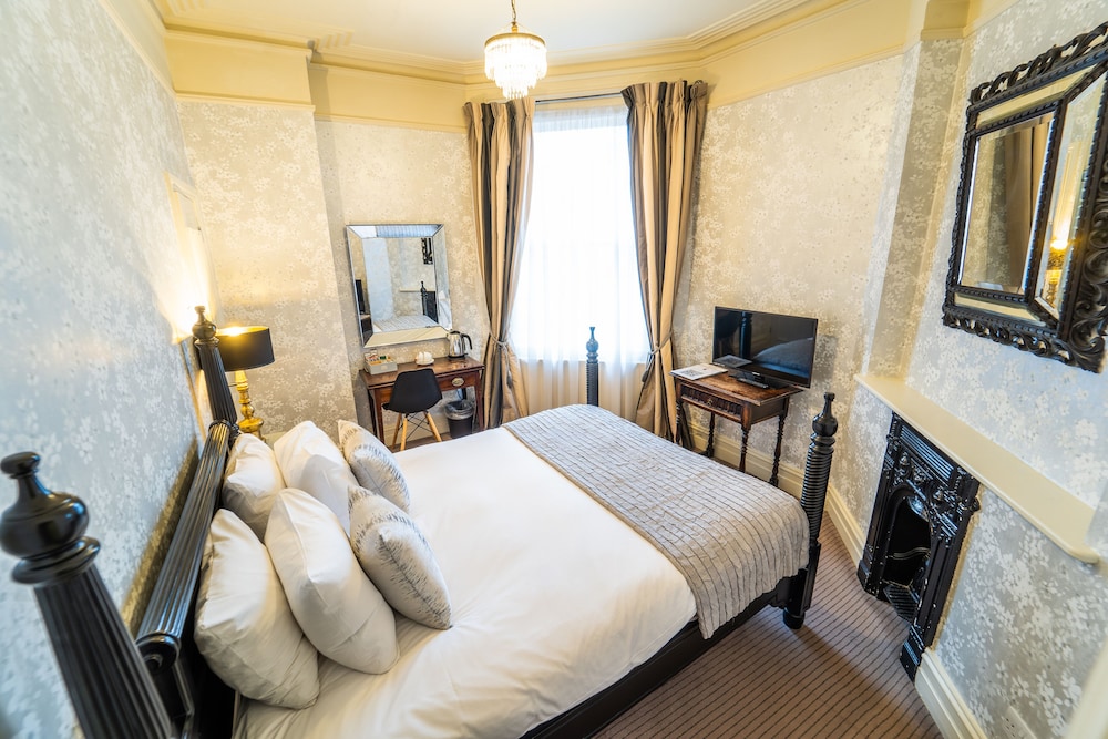 Brooks Guesthouse 24/79