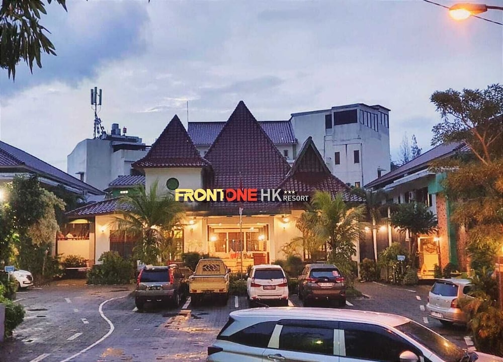 Front One Hk Resort Semarang 2/49