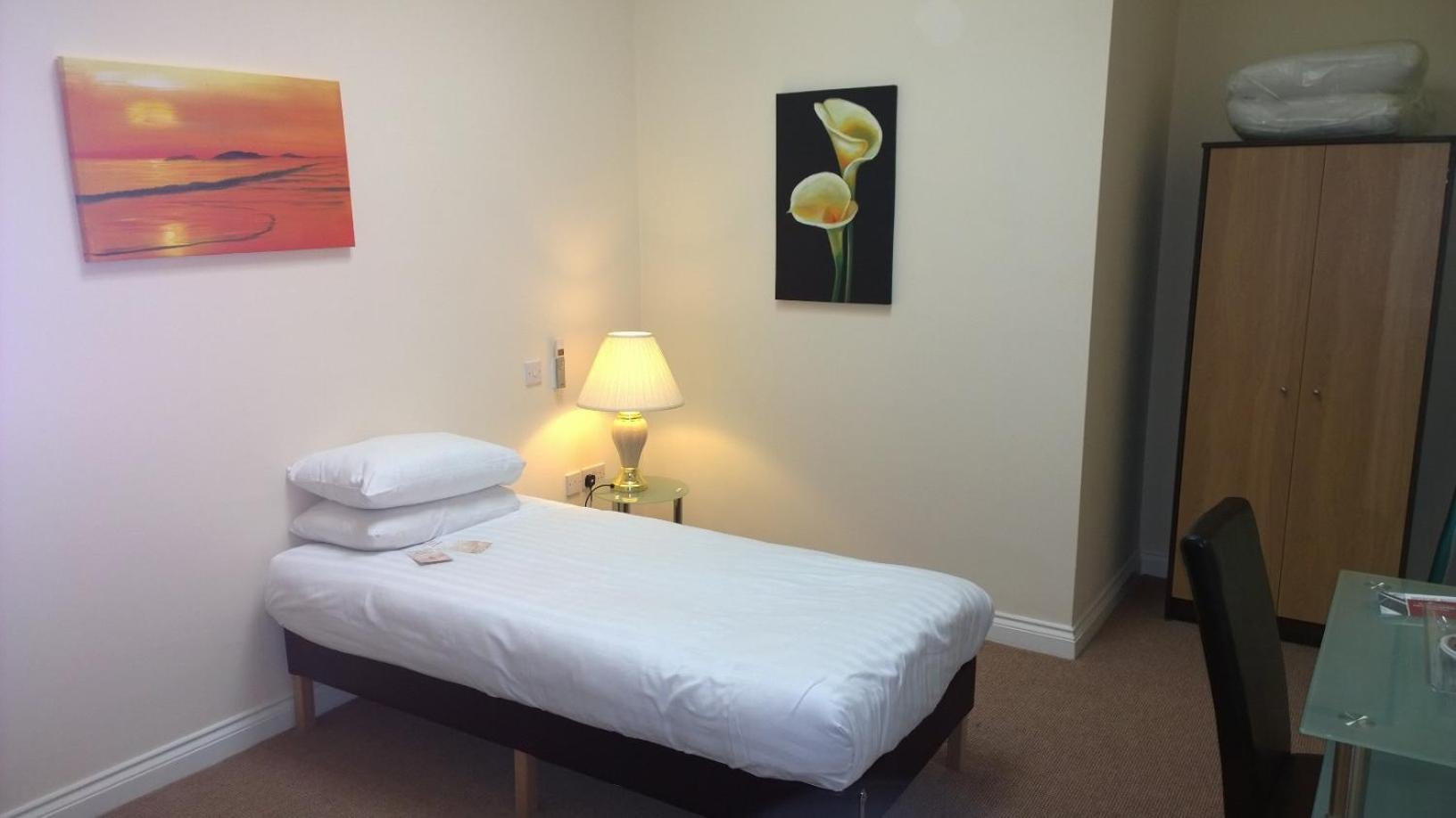 ROOM, SINGLE