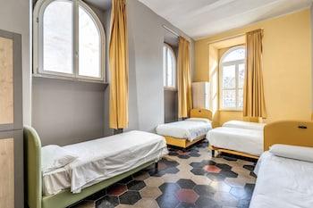 Male Dorm, Shared, Shared Bathroom