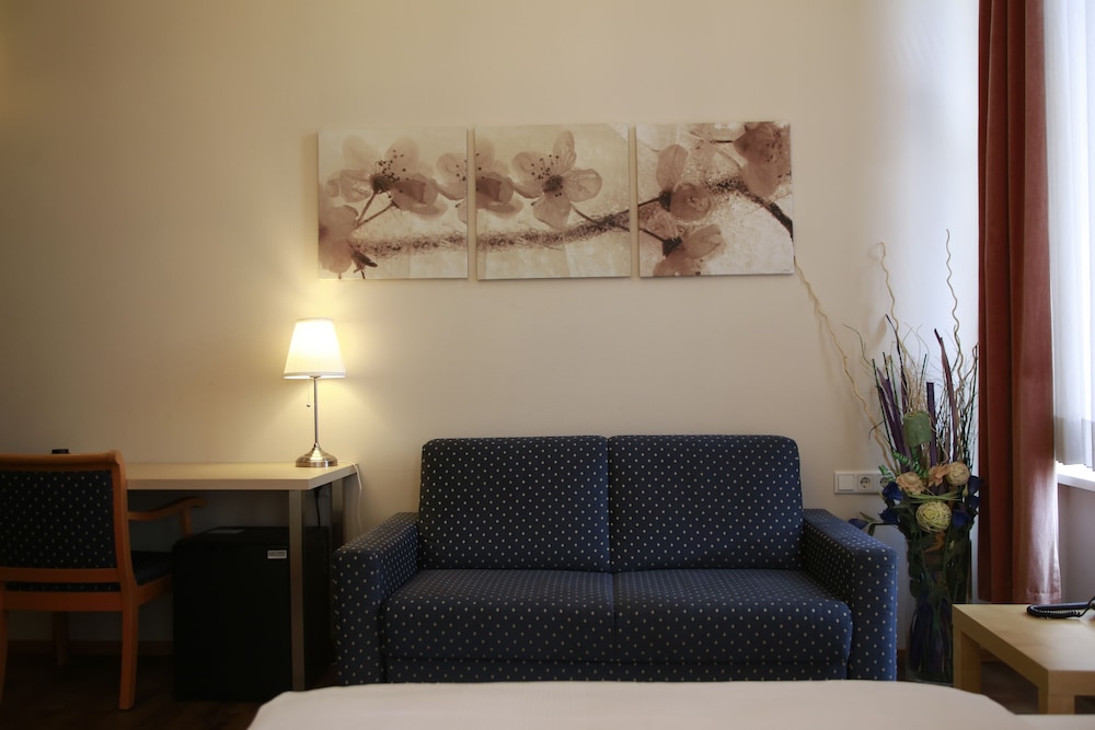 HOTEL WEIDENHOF 34/47