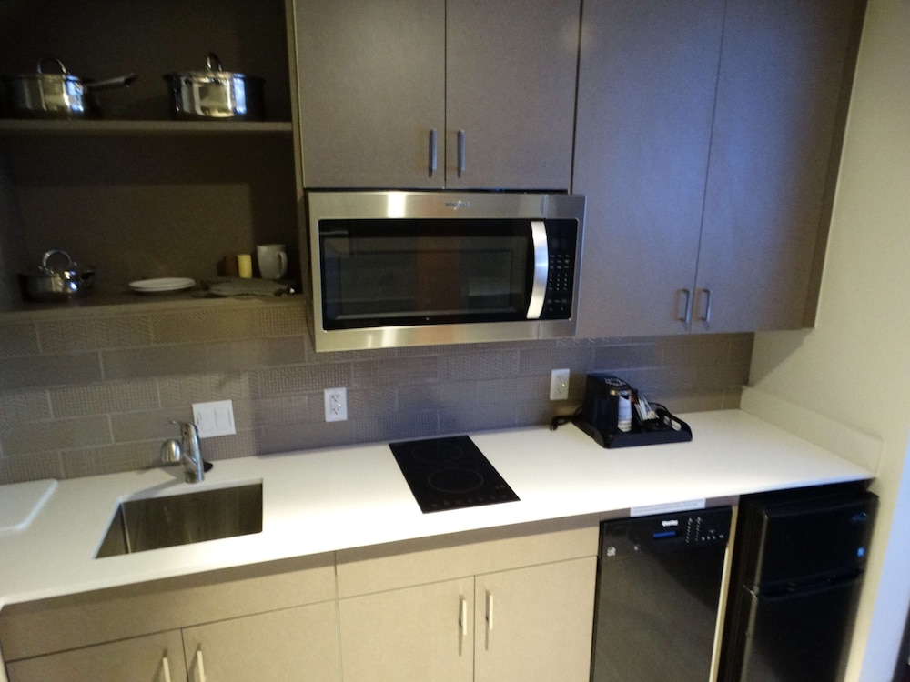 Best Western Plus Executive Residency Phoenix North Happy Valley 8/48
