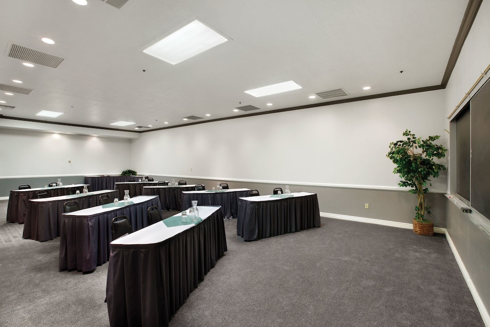 Shadow Ridge Resort Hotel By All Seasons Resort Lodging 66/77