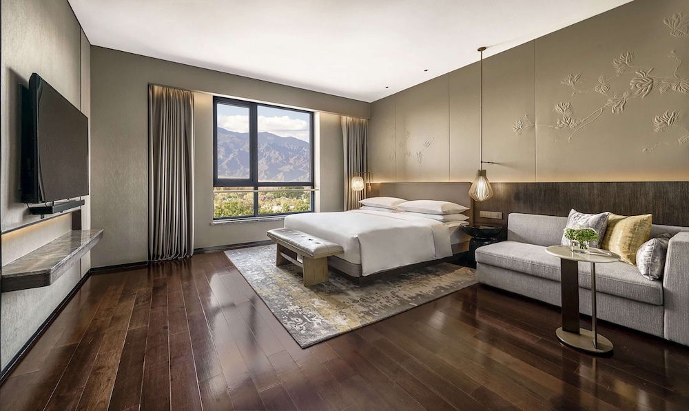 Hyatt Regency Beijing Shiyuan 5/40