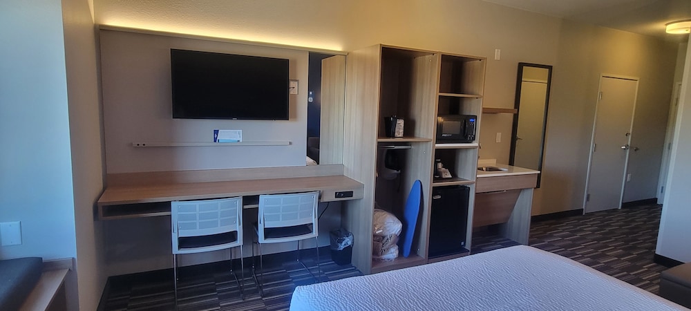 Microtel Inn and Suites By Wyndham Fountain North 28/44