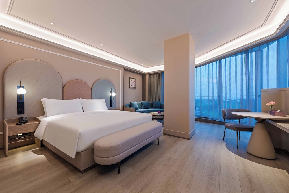 Mercure Nantong Suxitong Riverside 15/42