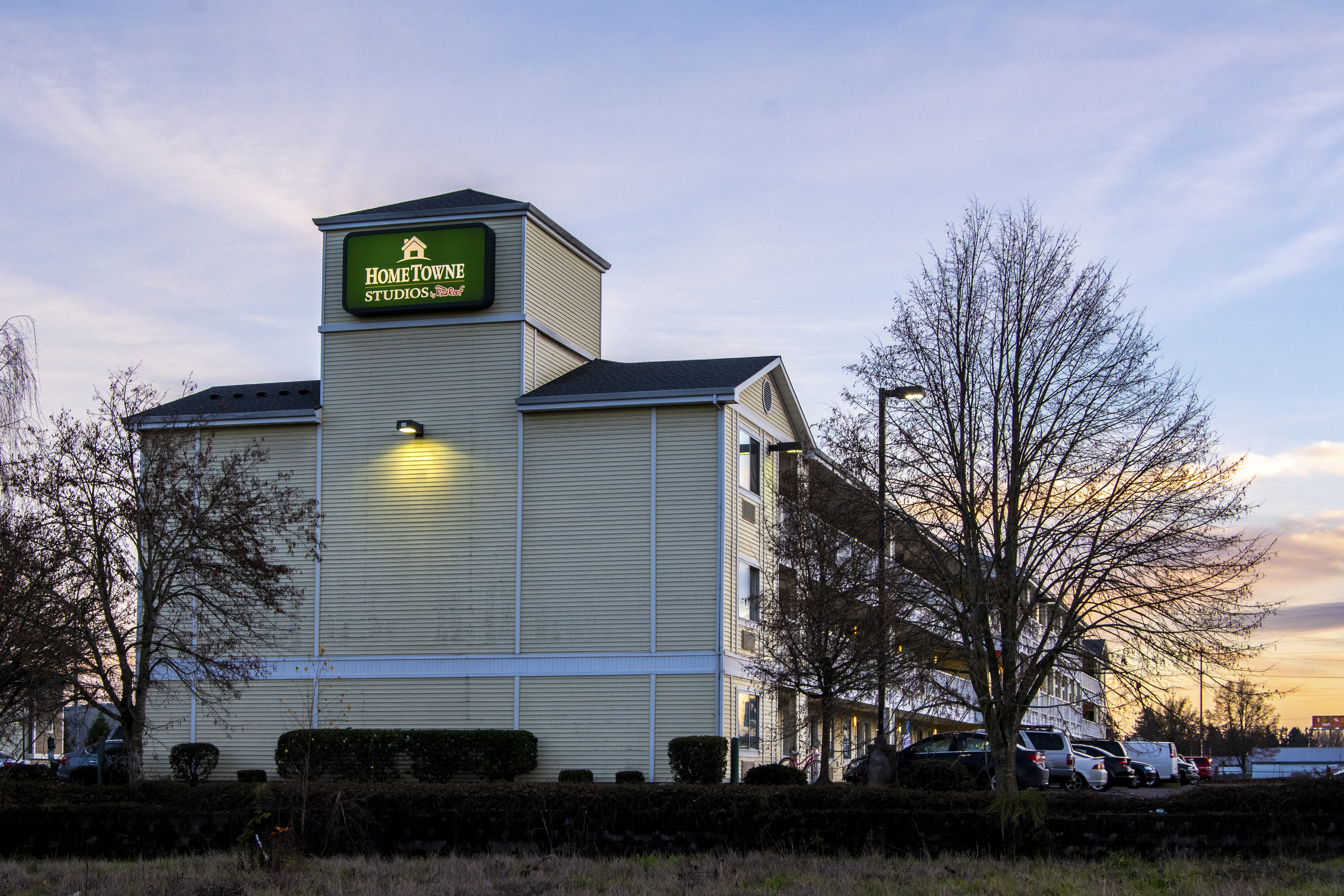 HomeTowne Studios Salem, OR 4/42