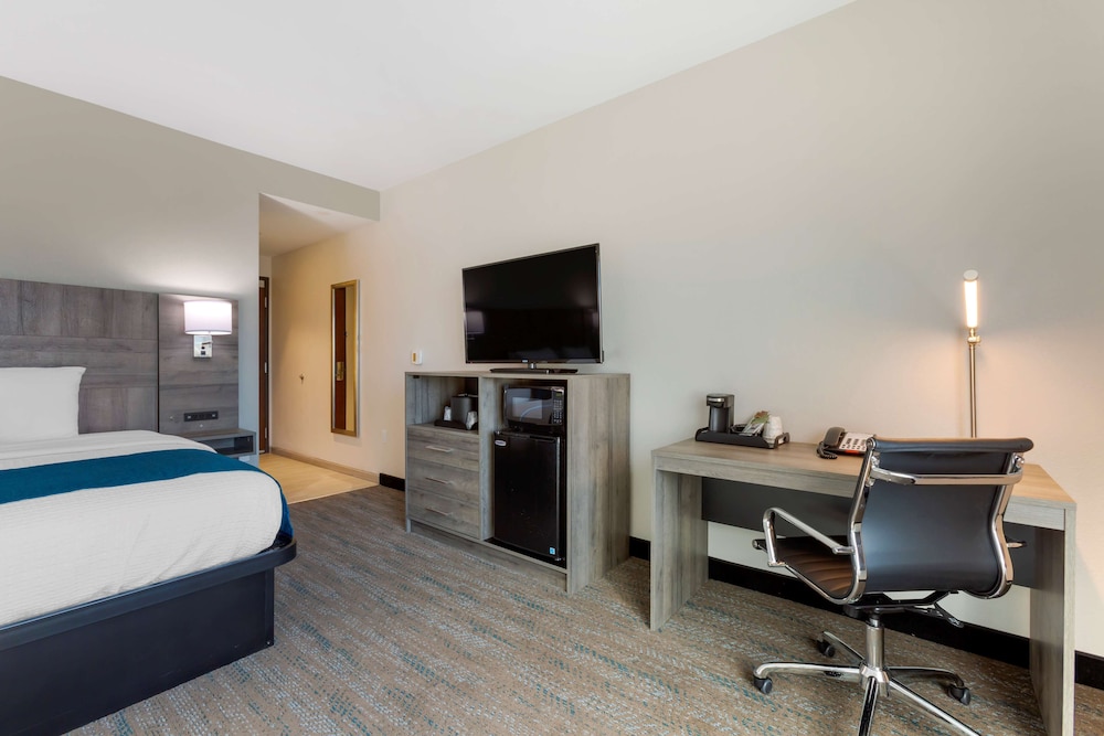 Best Western Plus Executive Residency Phoenix North Happy Valley 32/48
