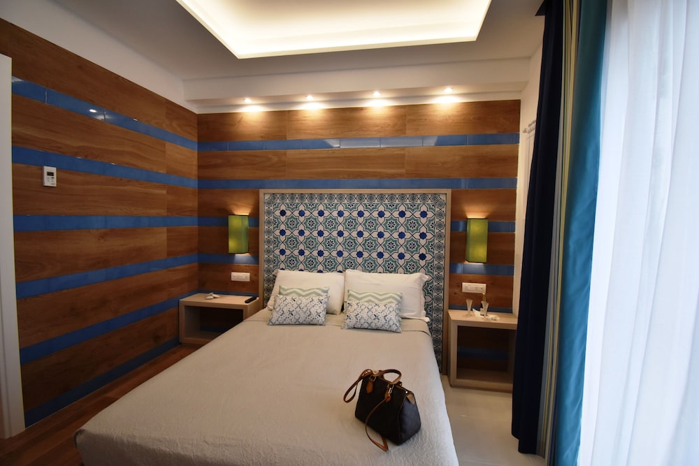 DELUXE, DOUBLE BED, BALCONY