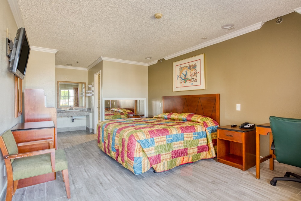 Heritage Inn And Suites 21/58