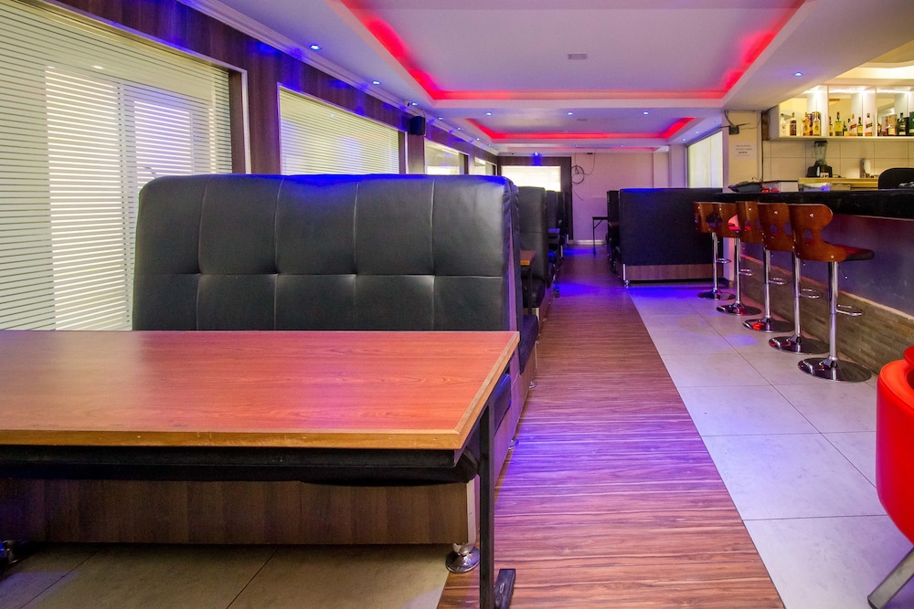 Airport Landing Hotel 42/48