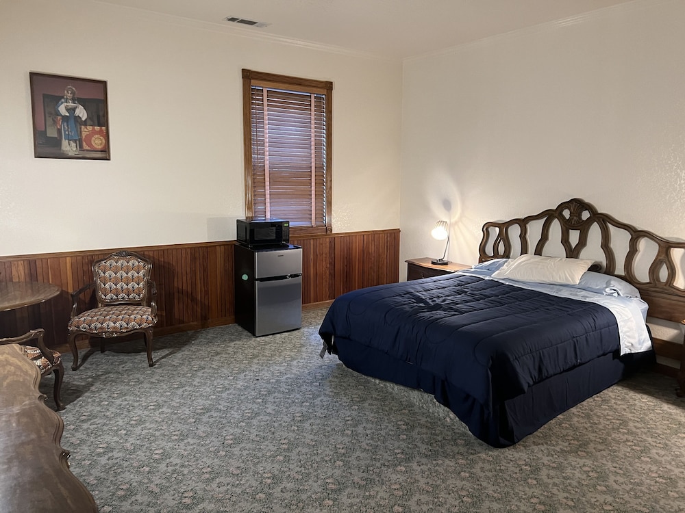 Delta Queen Lodge Bar Restaurant 5/50