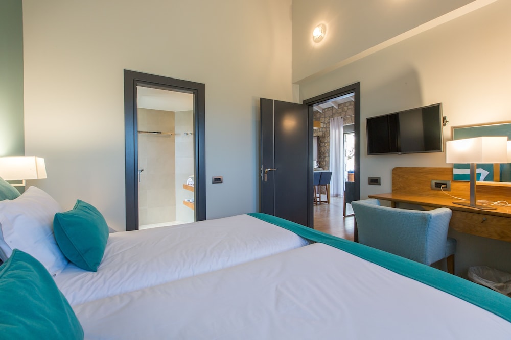 Anthemion Suites And Villas 7/50