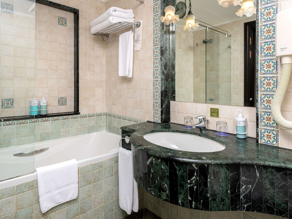 Novotel Al Dana Resort 74/75