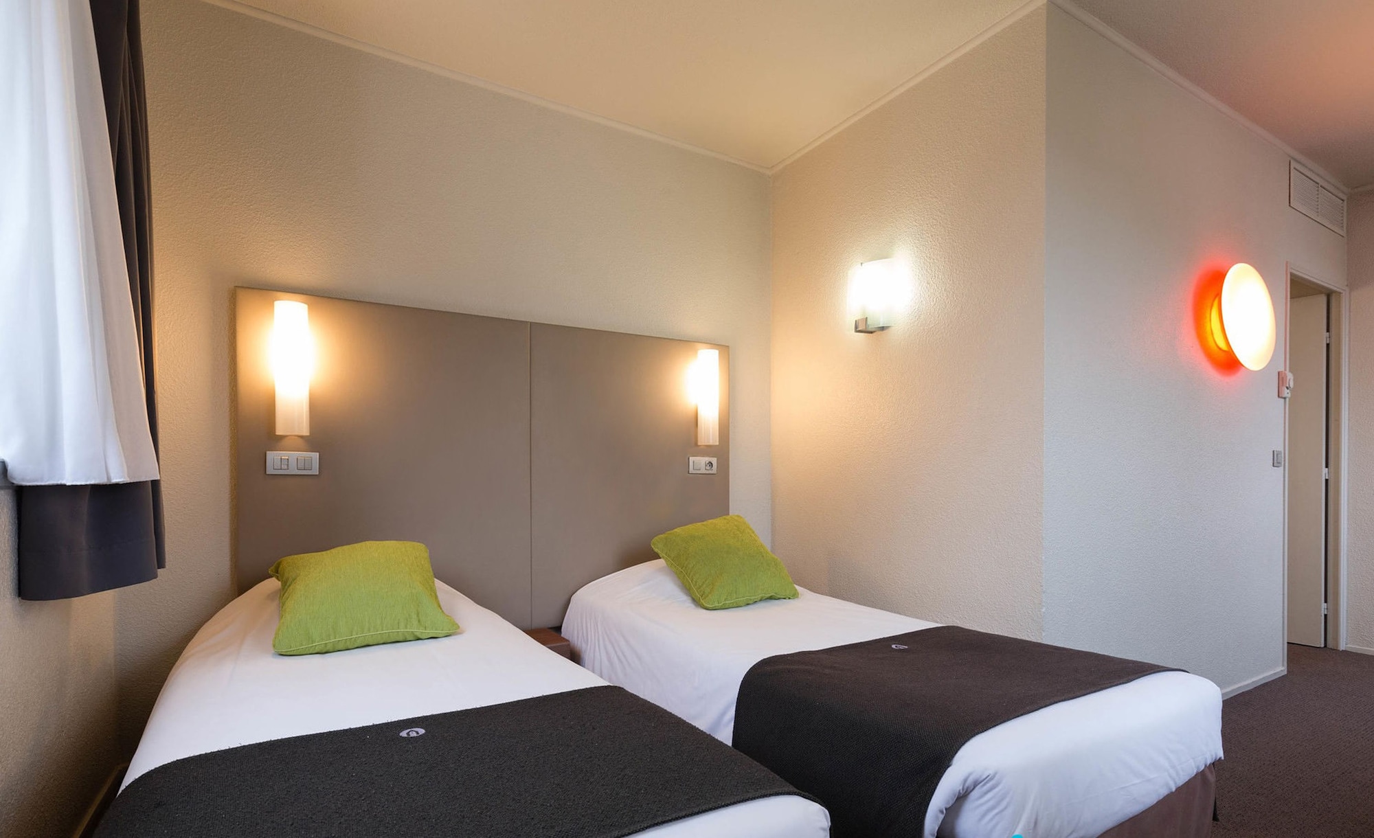 Next Generation, Standard, Twin Beds