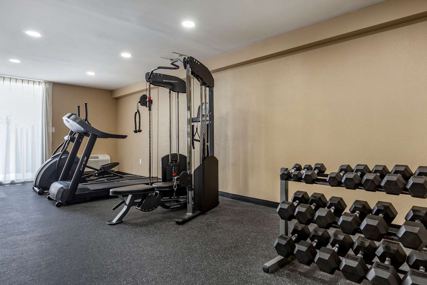 Comfort Inn & Suites Spring Lake - Fayetteville near Fort Bragg 17/26