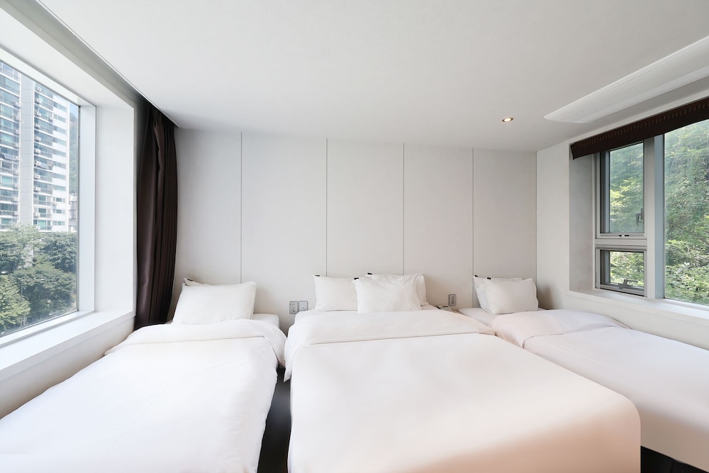 CS Avenue Hotel 3/75