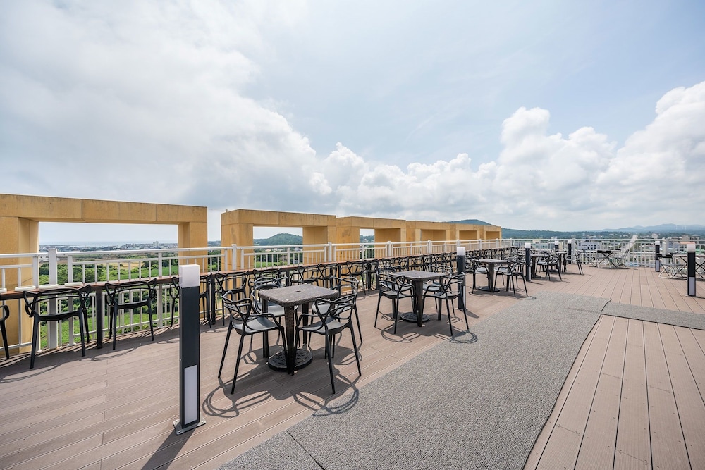 Golden Tulip Jeju Seongsan 48/68