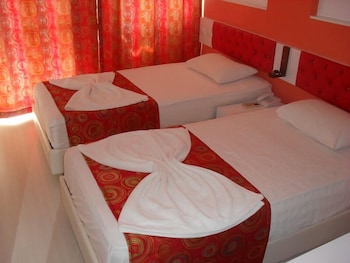 Lucky Monkey Hotel 32/50