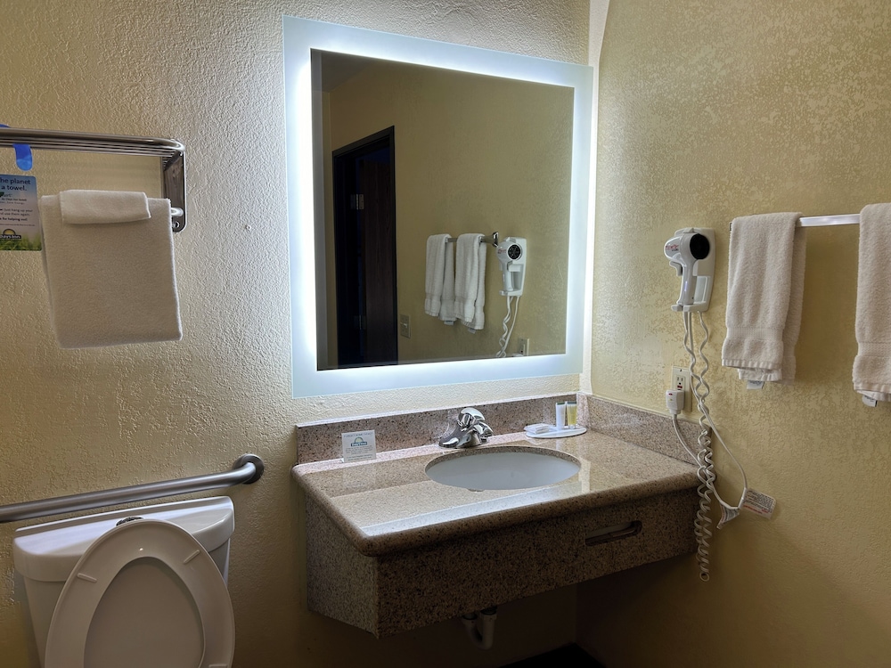 غرفة بسرير كينج لذوي الإعاقة، Days Inn By Wyndham Holbrook 6/7