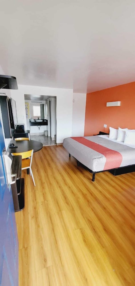 Motel6 Memphis, TN - Graceland 13/28