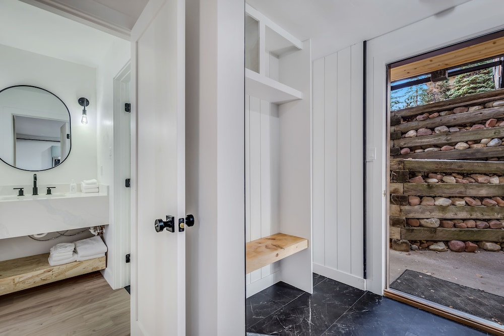 Laurelwood A Destination Residence 27/76