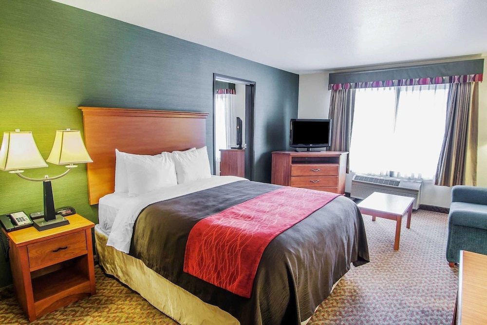 Comfort Inn & Suites Salem 10/31