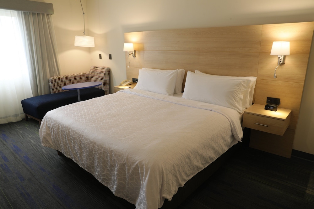Holiday Inn Express Piedras Negras 19/72