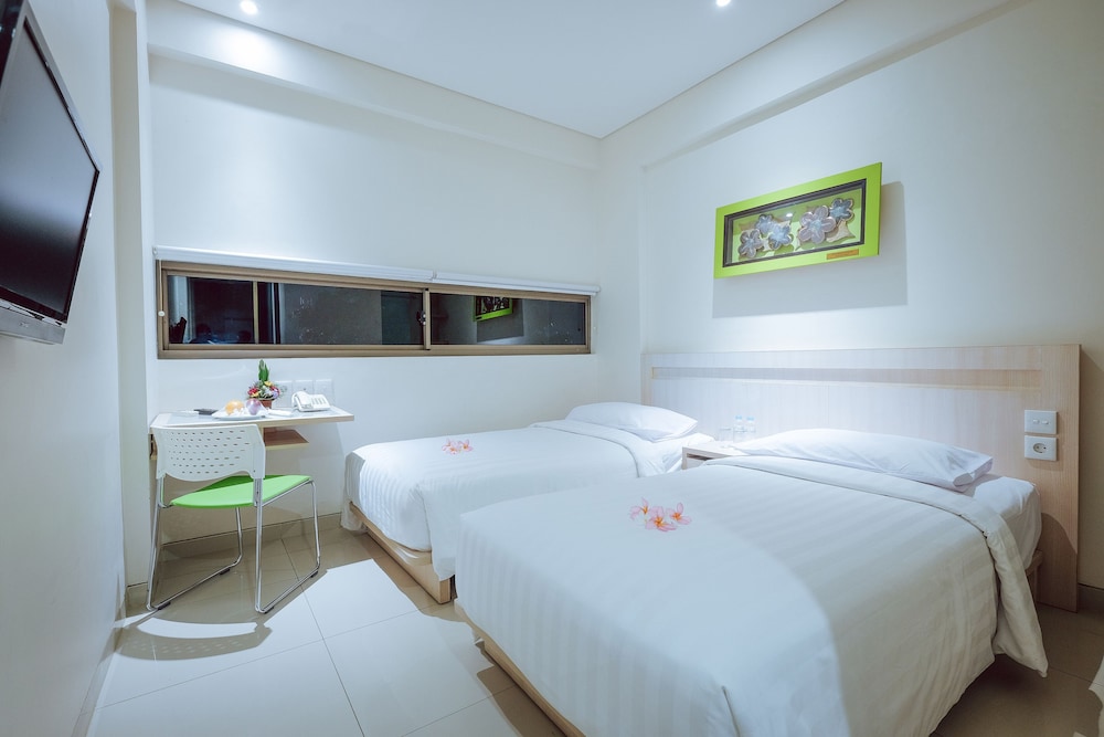 COZY, DOUBLE OR TWIN BED