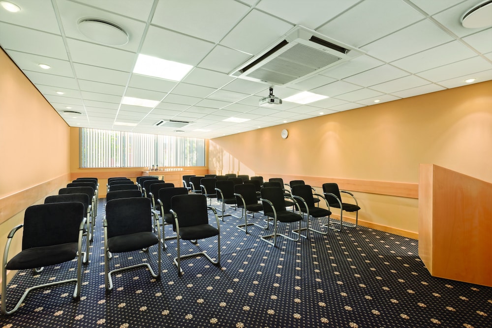 Garner Hotel Nottingham City Centre by IHG 46/59