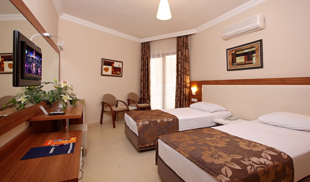 Standard, Triple, 1 Double and 1 Single Bed, City View, Pool Side, Annex
