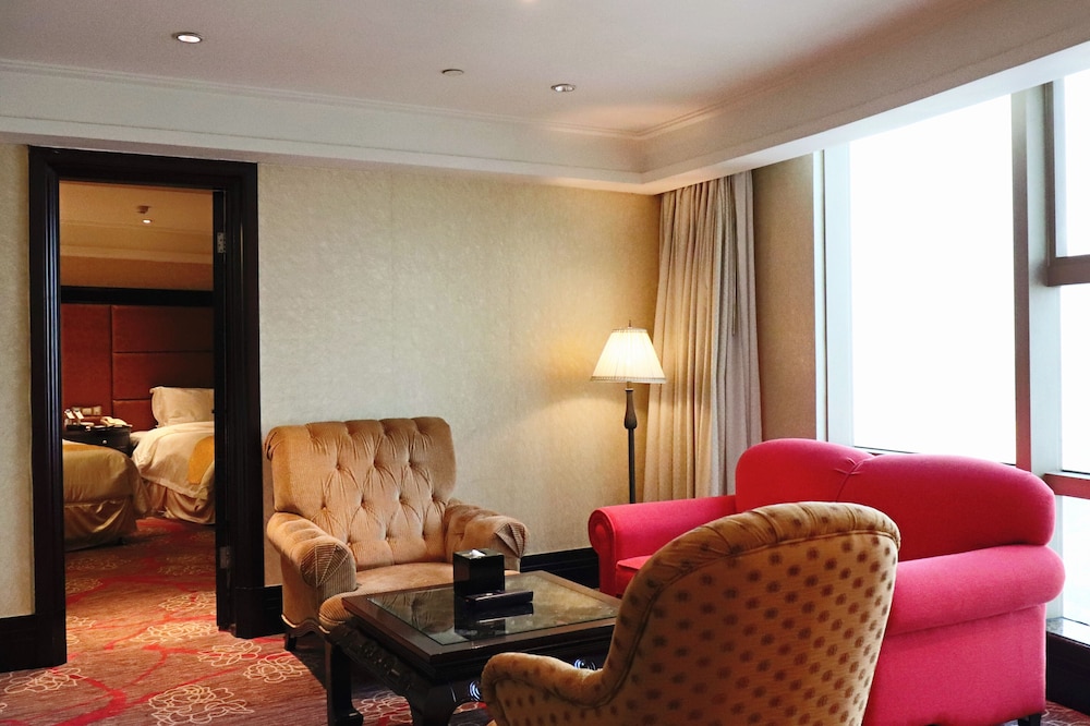 ROYAL MEDITERRANEAN HOTEL 37/47