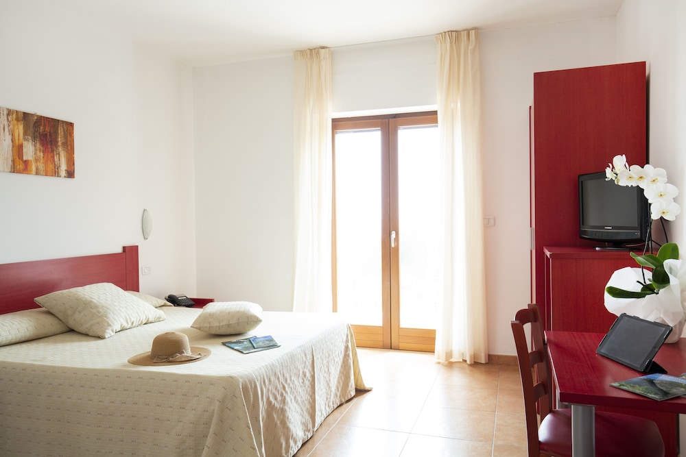 ROOM, DOUBLE BED, BALCONY
