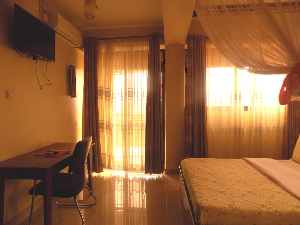 Kahondo Buffalo Hotel 8/49